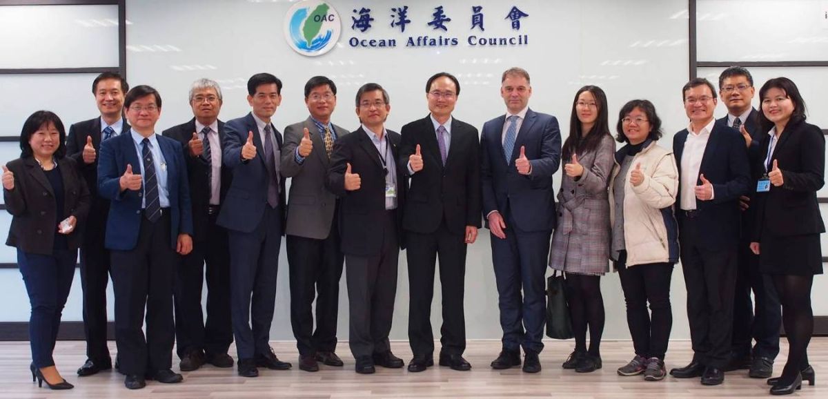 ▲歐洲經貿辦事處副處長雍青龍(右6)拜會行政院海洋委員會政務副主任委員蔡清標(右7)，就海洋事務進行對話。(圖／記者黃守作攝，2020.02.12) 
