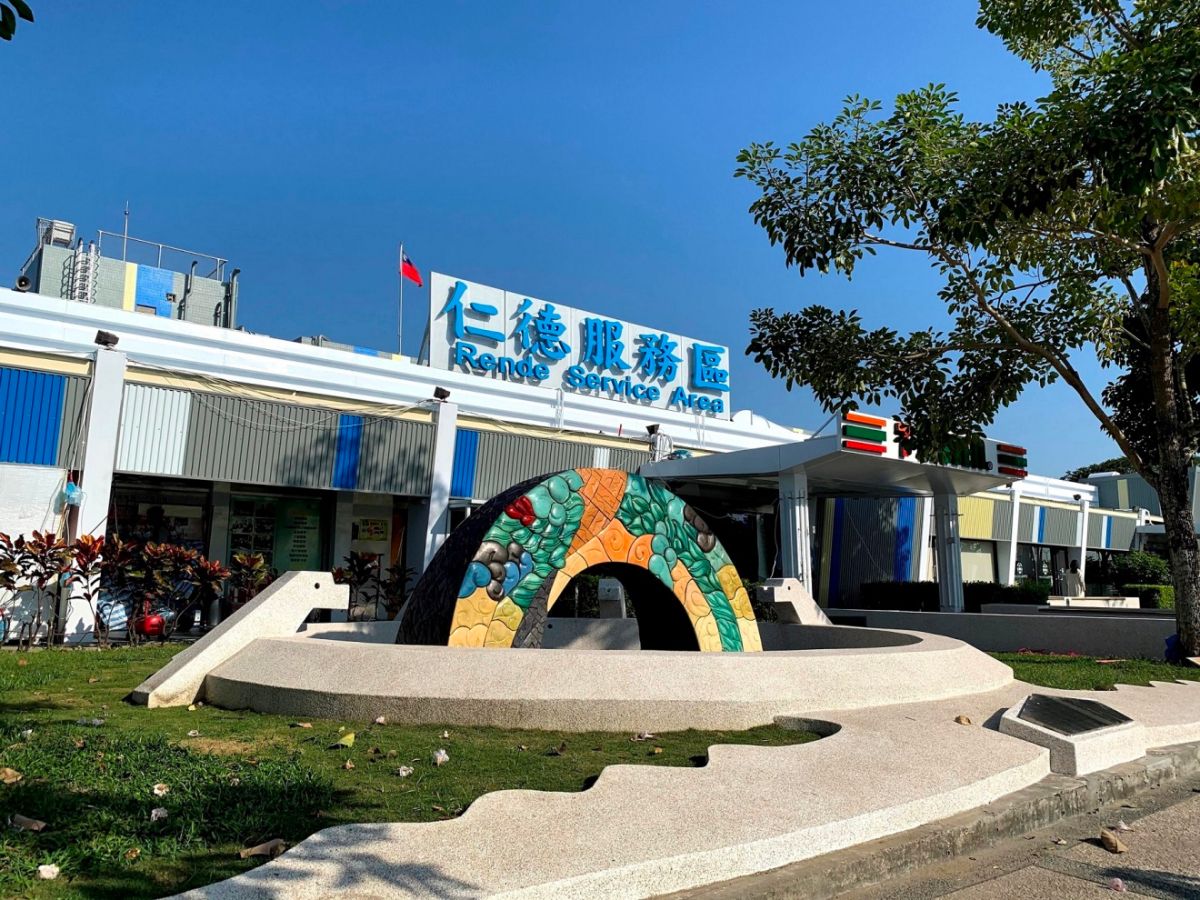 ▲仁德服務區歷時6個多月的大規模改裝，12日嶄新亮相。（圖／統一超商）