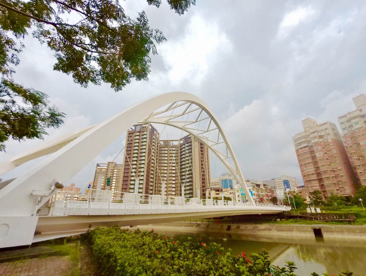 ▲高雄楠梓因有2大重劃區，住宅多、屋齡新且房價相對便宜，帶動人口持續移入。（圖／信義房屋提供）