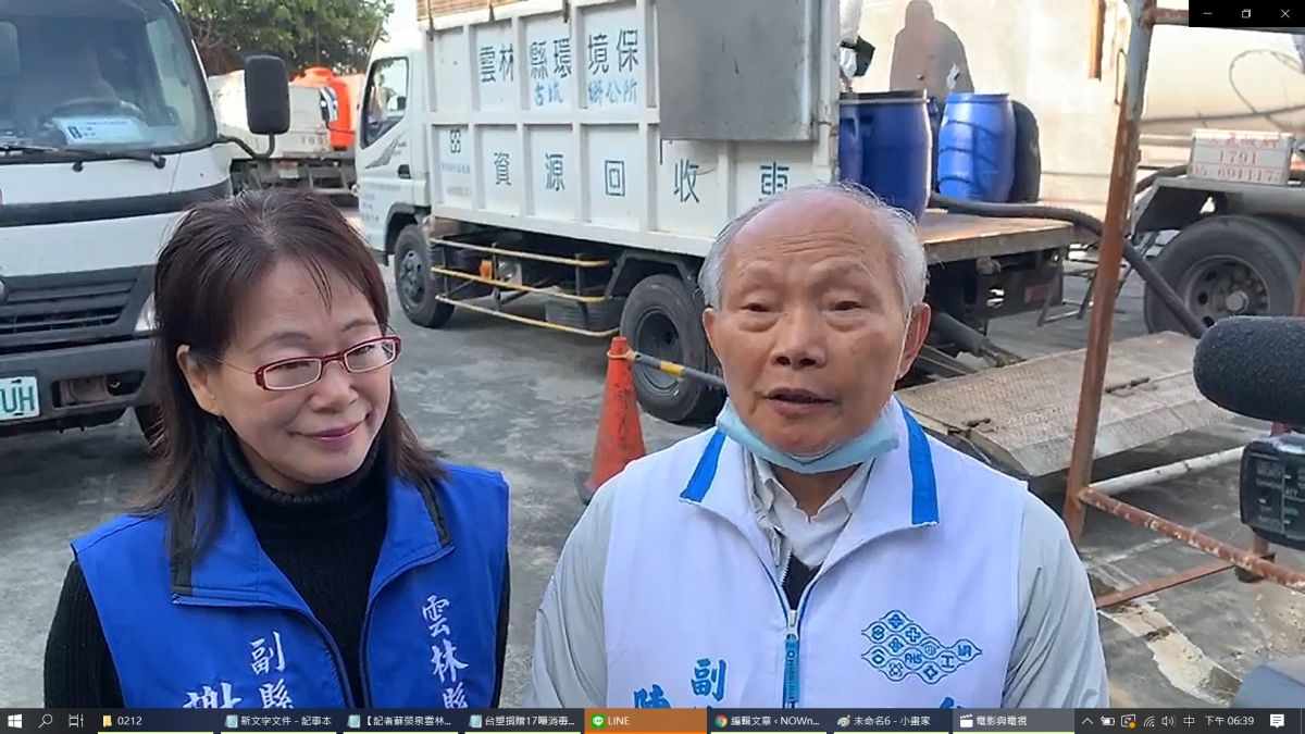 ▲六輕副總陳文仰代表台塑企業無償提供17噸漂白水(次氯酸鈉)供雲林縣做為環境消毒使用。（圖／記者蘇榮泉攝，2020.02.12）