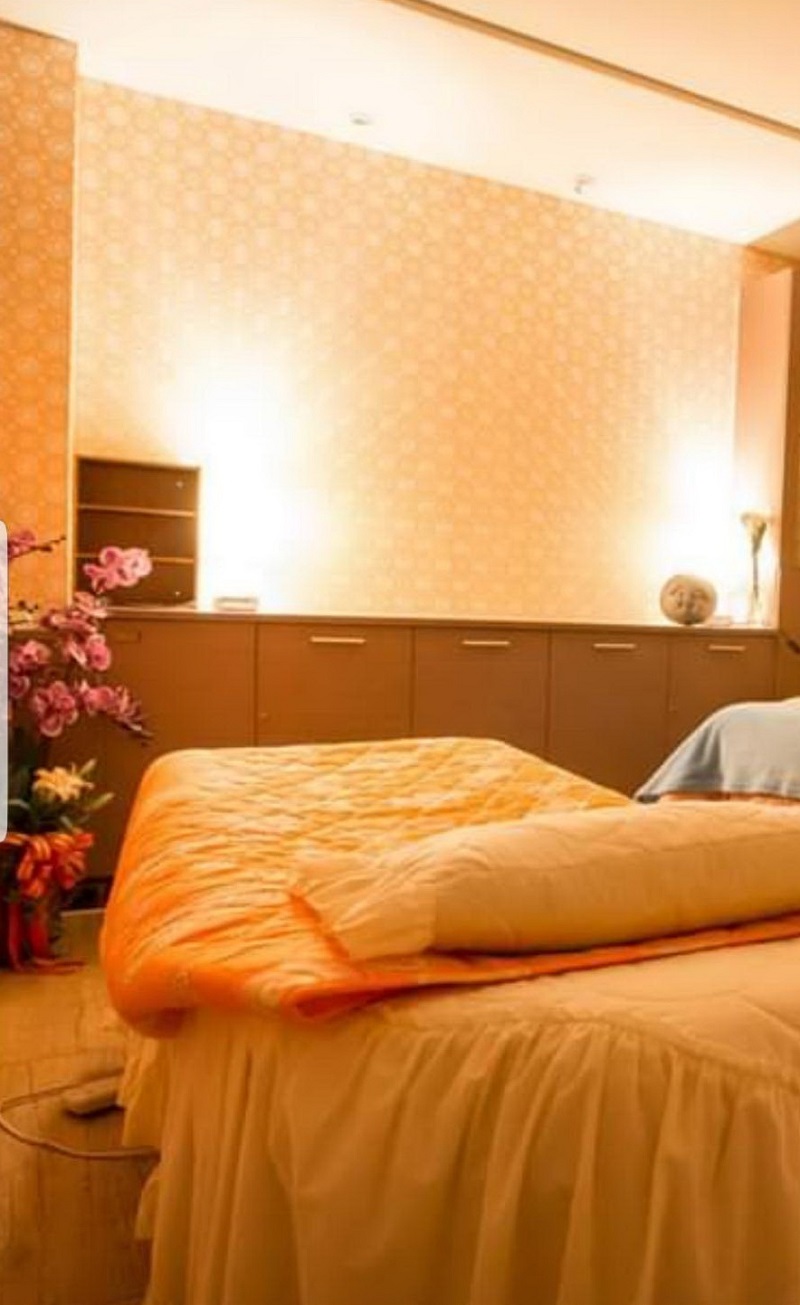 ▲楊小姐於養生館做雷射除斑，左眼遭雷射不可逆之傷害（圖／記者鄧力軍翻攝臉書）