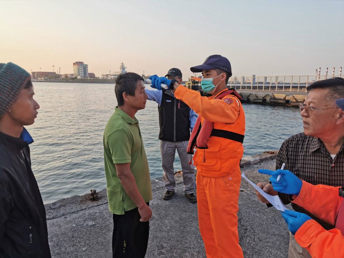 ▲高雄市漁業界全面提升防疫工作，以防範武漢肺炎疫情延燒。(圖／記者黃守作攝，2020.02.13) 
