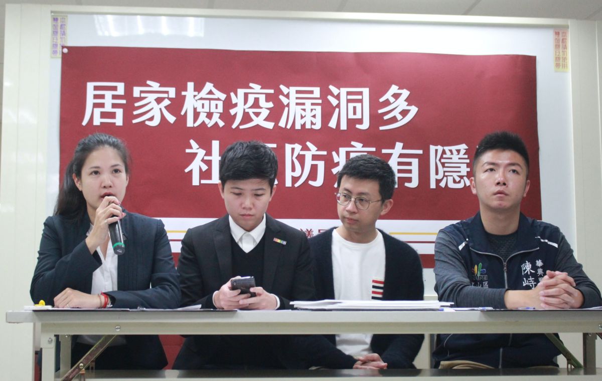 ▲文山區華興里長陳峙潁（右一）強調，中央與地方資訊傳遞太慢，恐怕會造成防疫空窗期。（圖／記者丁上程攝, 2020.2.13）