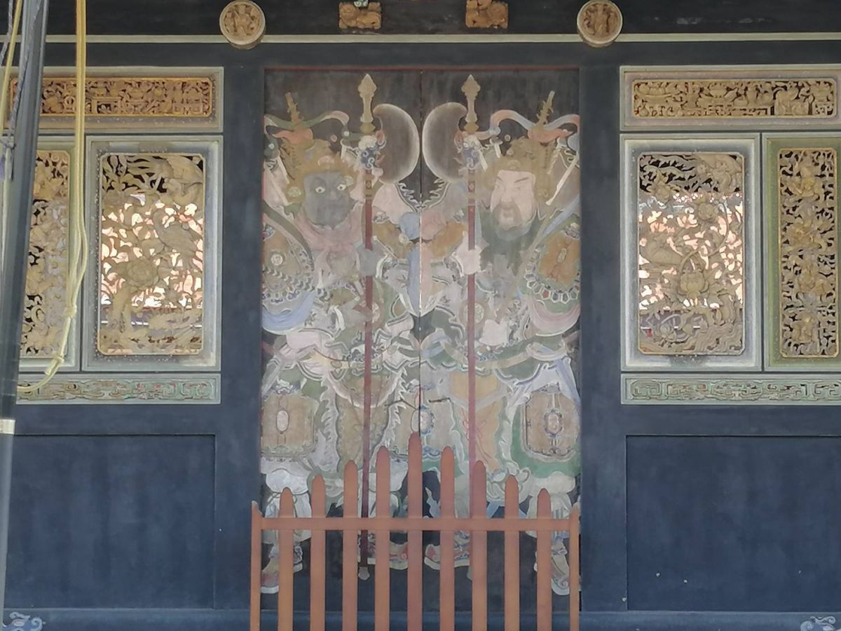 ▲林宅下厝宮保第門神，沒有送進博物館收藏，目前仍安放原位，提供遊客博物級的文物觀賞。（圖／霧峰林家宮保第園區提供)