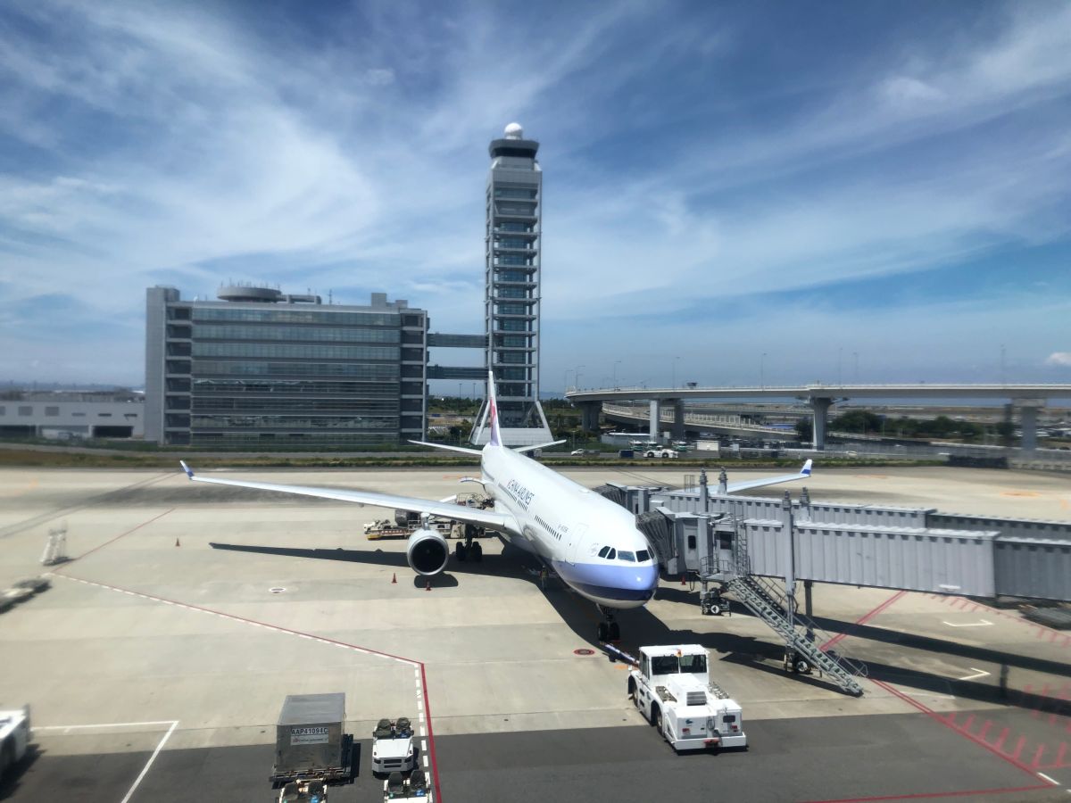 ▲日本政府宣布，明（ 14 ）日起若飛機或船上出現一名新冠病毒明確感染者，那同機或同船旅客將不得入境，須待醫療機關檢查結果出爐為止。（圖／記者陳致宇攝）