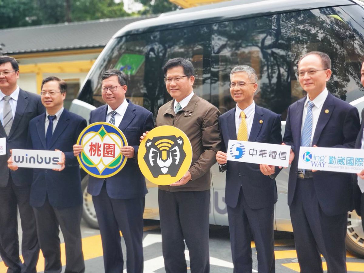 ▲林佳龍對華航主管減薪表示支持，呼籲企業界可以減少裁員或無薪假，利用這個過渡階段進行人才培育及整備環境，勞資一體共度難關。（圖／桃園市政府提供）