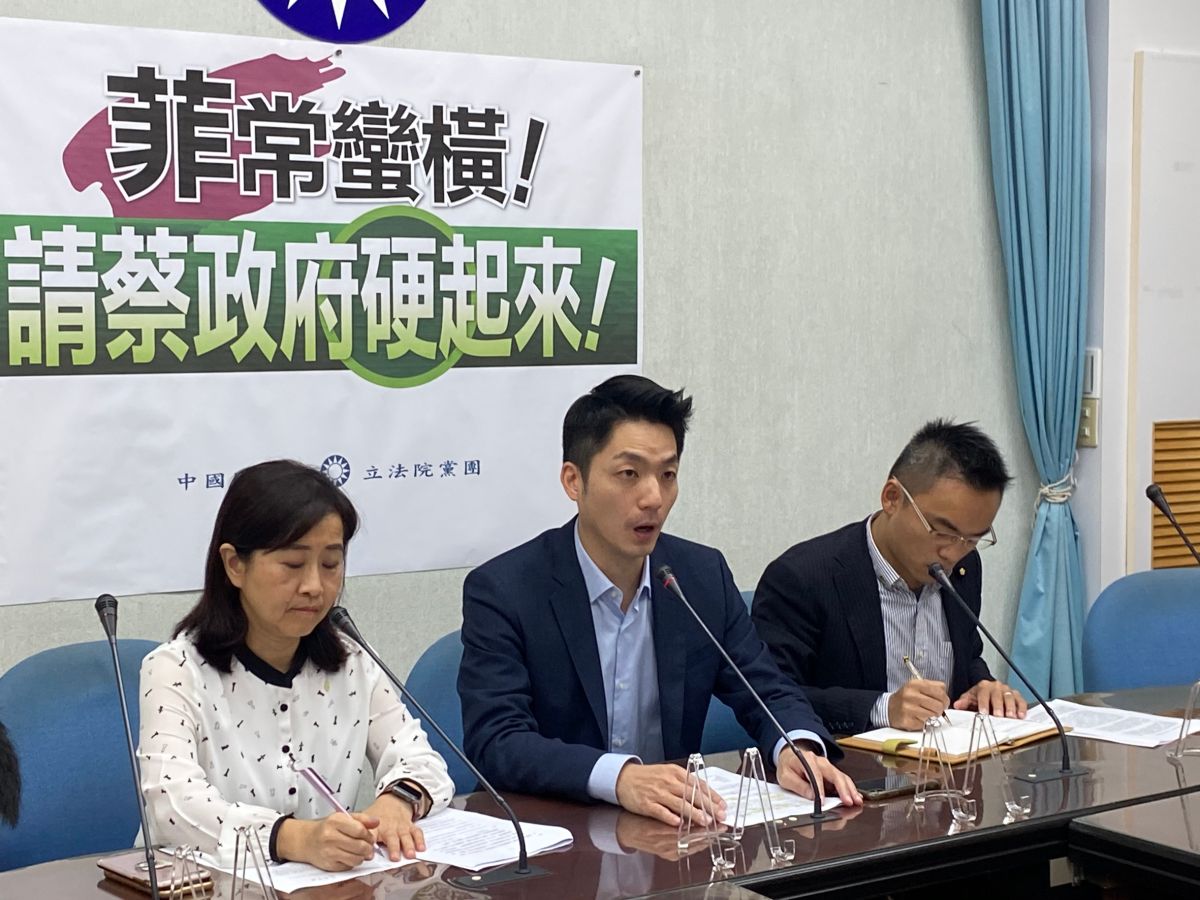 國民黨團今(14)日開記者會，呼籲政府對菲律賓祭出強硬手段。 (圖/記者吳承翰攝)