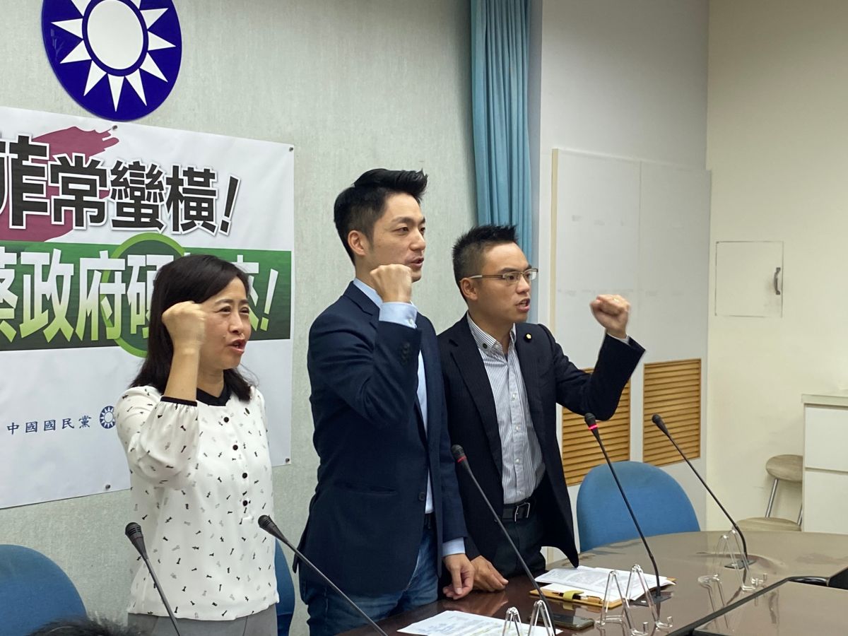 國民黨團呼籲蔡政府取消對菲免簽證。 (圖/記者吳承翰攝)