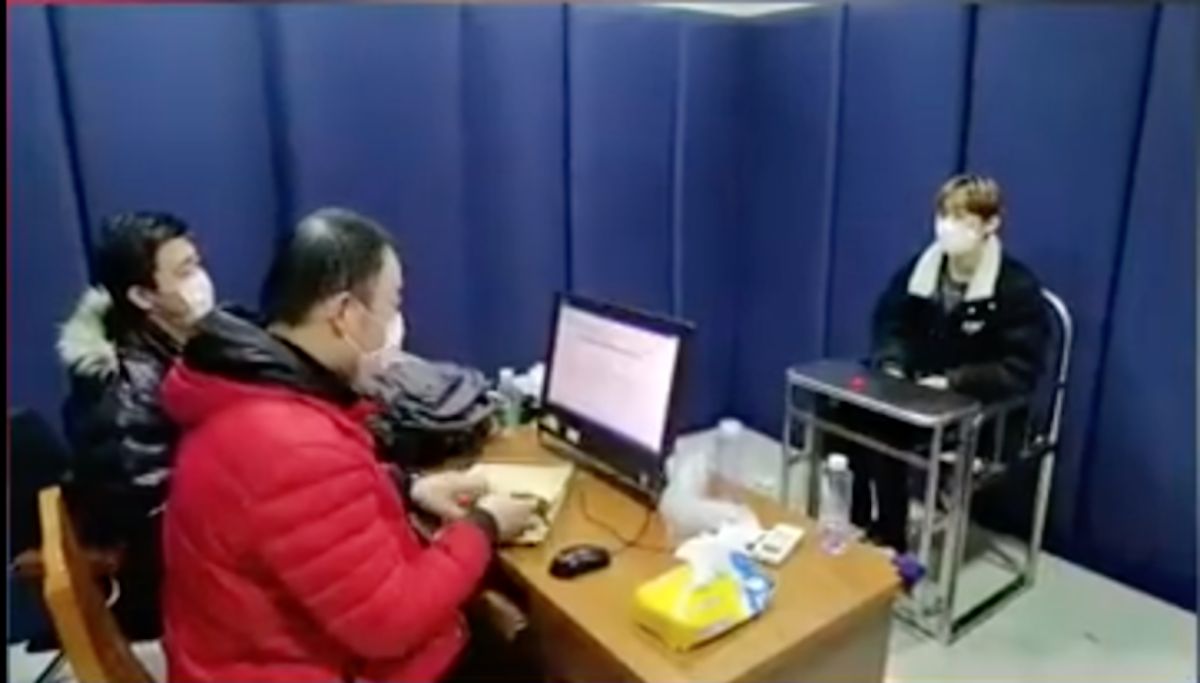 ▲黃智博（右）坦承犯行。（圖／翻攝微博）