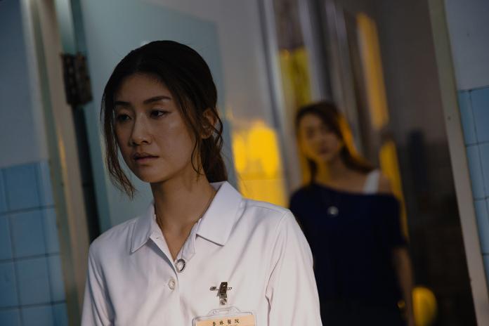 ▲朱芷瑩飾演護士，成為醫院鬧鬼關鍵。（圖／海樂）