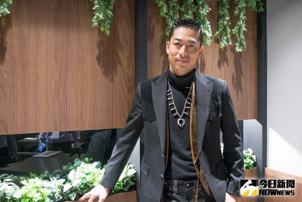 ▲AKIRA超寵妻，口罩優先給老婆戴。（圖／記者朱永強攝）
