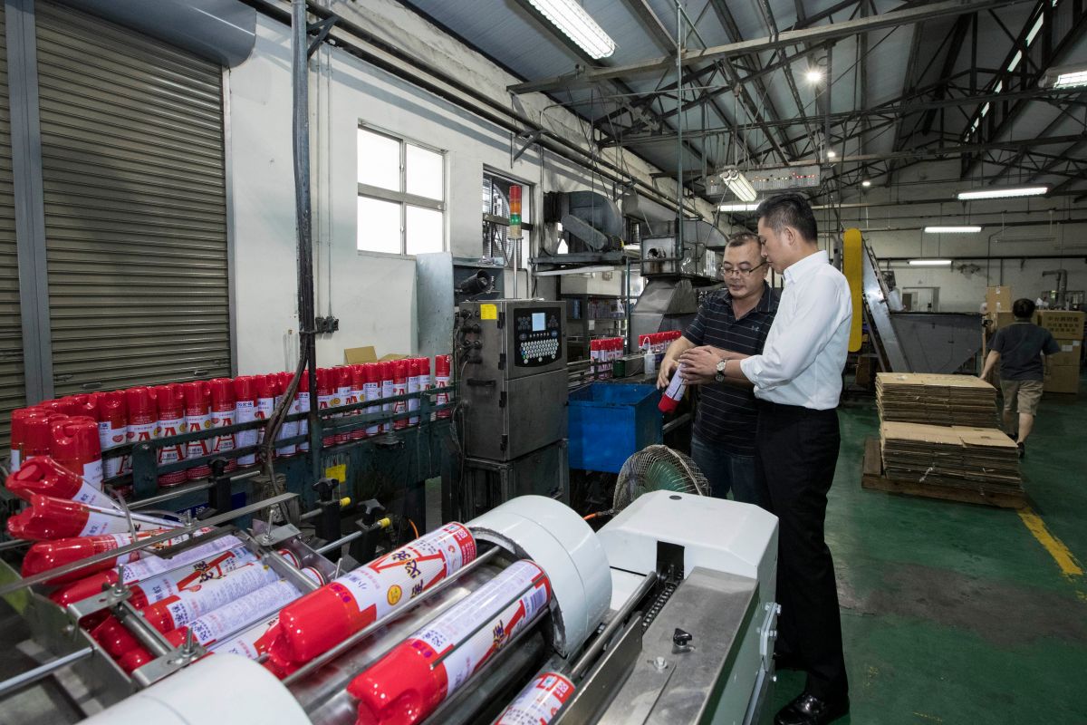 ▲「新竹市府因應武漢肺炎疫情，提出協助中小企業的紓困貸款方案，有需要的企業可提出申請，圖為市長林智堅參訪竹市企業。（圖由新竹市府提供）