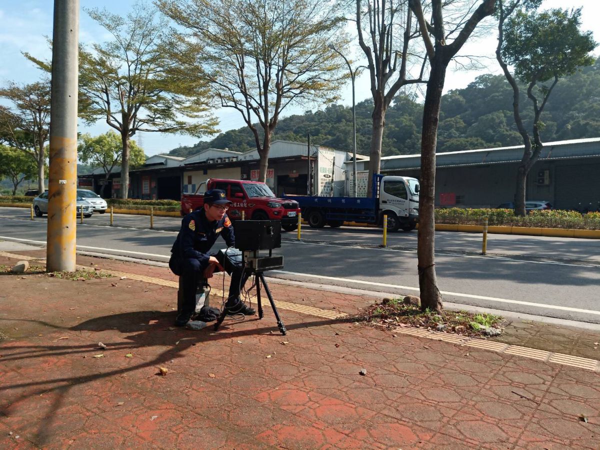 ▲龜山分局自昨日起將開始執行交通大執法專案，其中更以該轄內易肇事路段，如萬壽路、東萬壽路、振興路、忠義路等列入重點取締路段。（圖／龜山分局提供）