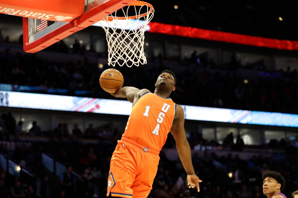 ▲鵜鶘狀元Zion Williamson在新人挑戰賽扣歪籃框。（圖／美聯社／達志影像）