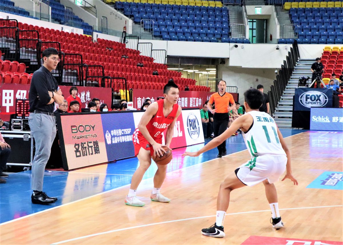 ▲108學年度HBL8強，南山高中主帥許時清(左)，高三楊承(8號)。（圖／鍾東穎攝,2020.02.15）15）
