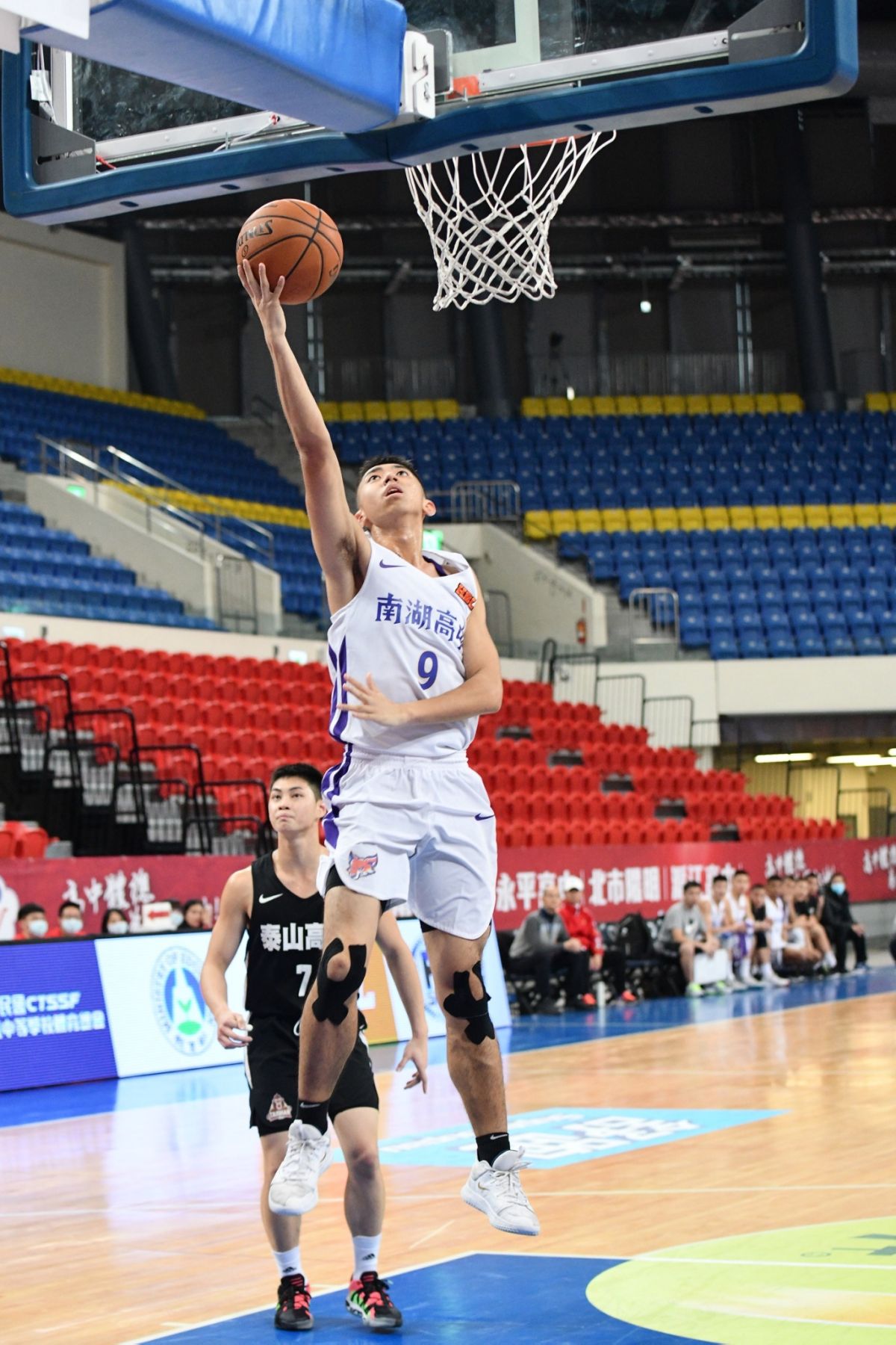 南湖高中高三前鋒贓駿。（圖／林柏年攝）