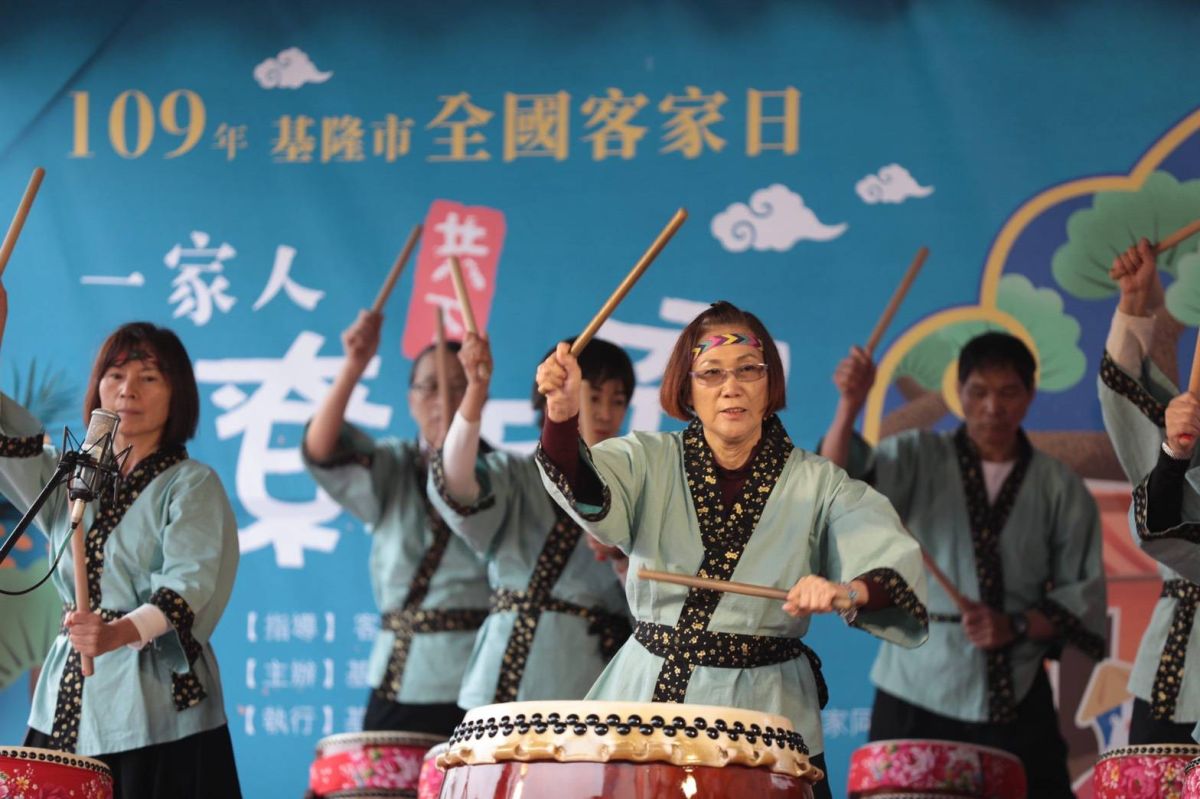 ▲今年活動主題「一家人～共下尞天穿」，希望所有參加的民眾，可以像有情有義的一家人，一起在天穿日，分享客家美食以及藝文饗宴的樂趣。（圖／基隆市府提供）