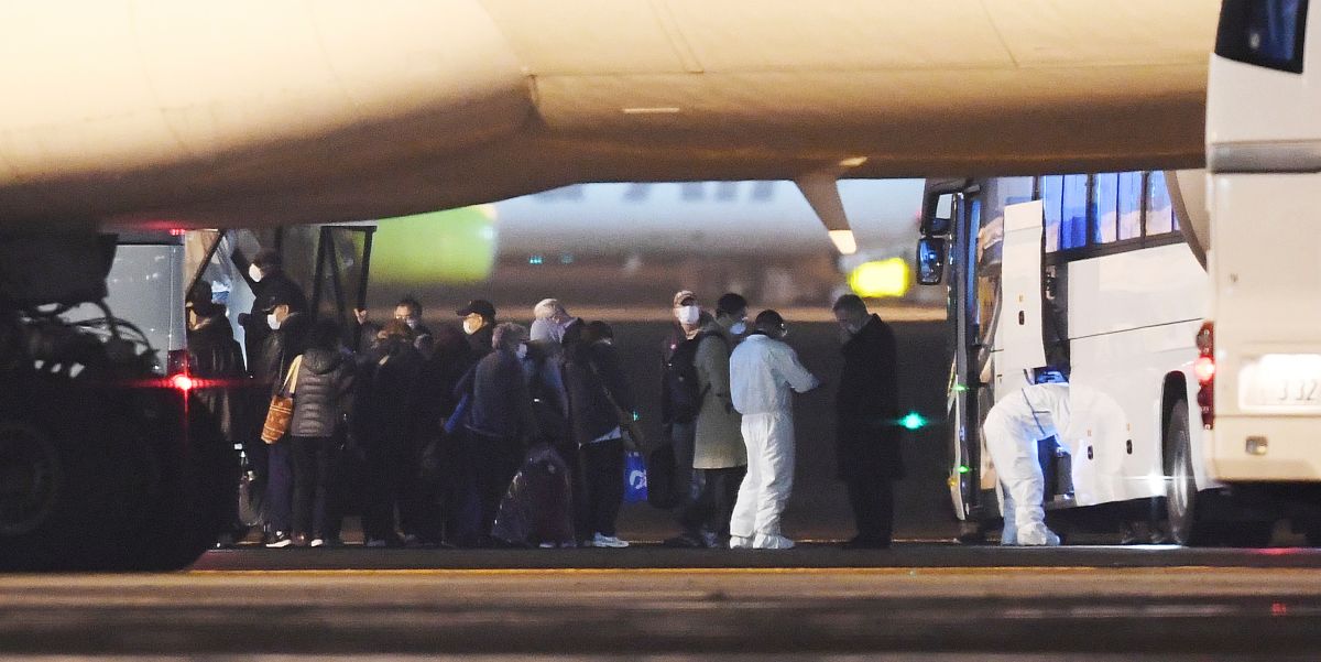 ▲美國派出的包機已於 16 日晚間抵達日本，接走 300 多名受困鑽石公主號郵輪的美國公民，但也有人拒絕離開。（圖／美聯社／達志影像）
