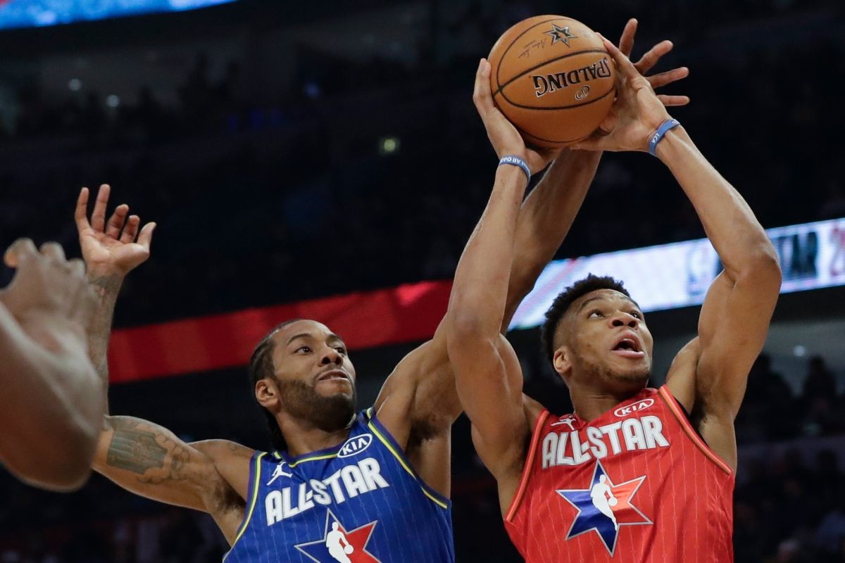 ▲「可愛」Kawhi Leonard(左)飛身封阻「字母哥」Giannis Antetokounmpo，前者最終拿下明星賽MVP。（圖／美聯社／達志影像）