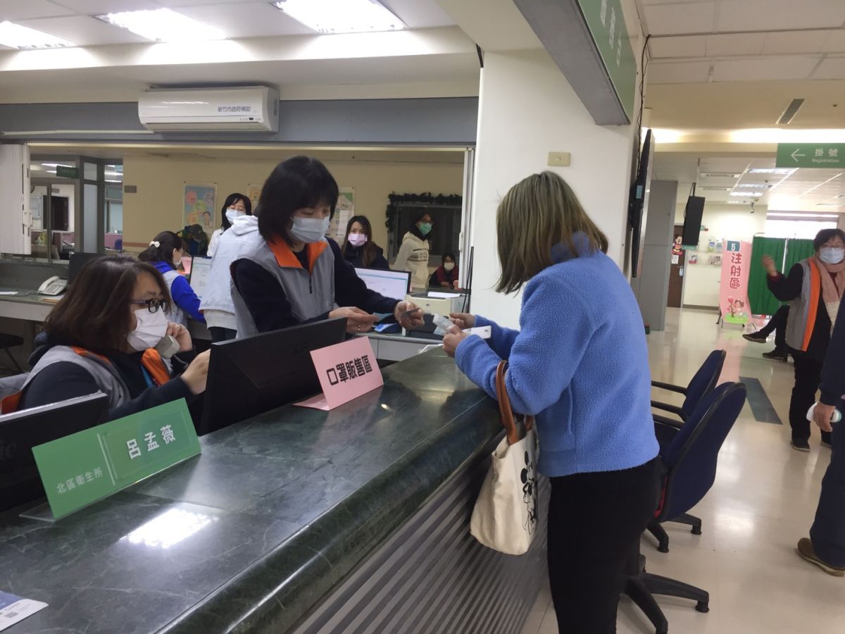 ▲新竹市轄衛生所十七號開始加入口罩實名制的販售通路，不到半小時就銷售一空。(圖/記者金祐妤攝，2020.2.17)
