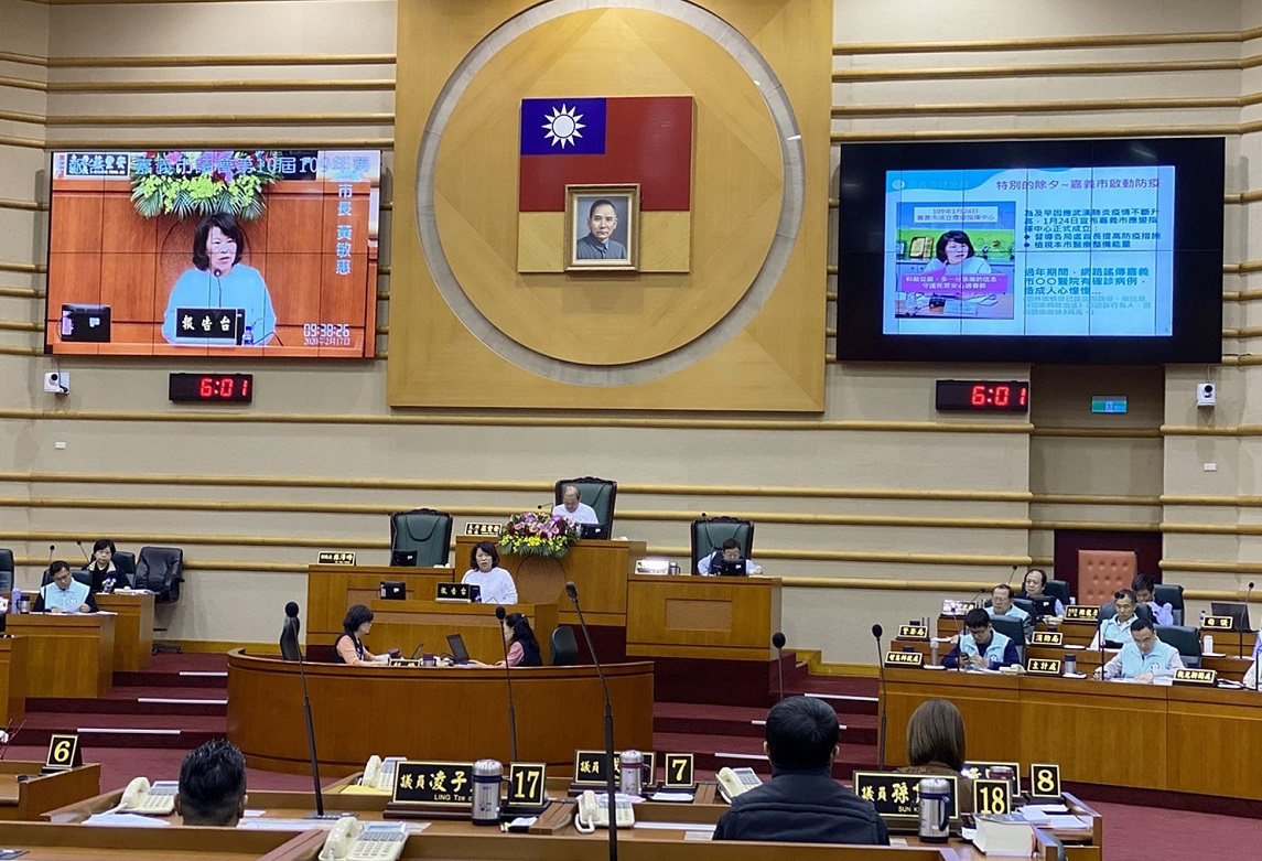 ▲嘉義市長黃敏惠帶領市府團隊在市議會，提武漢肺炎防疫應變專題報告。（圖／記者陳惲朋翻攝，2019,02,17)
