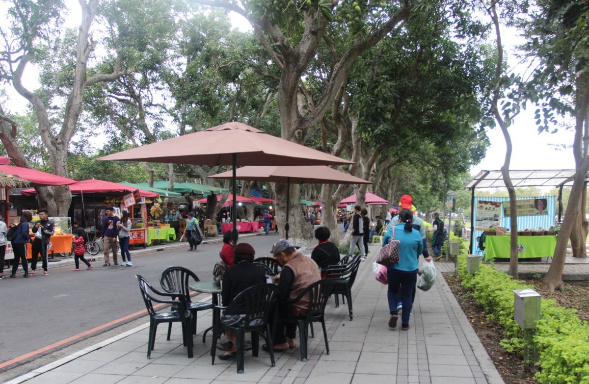 ▲綠隧步道每逢週假日人潮不斷，經常出現人潮擁擠的情形。（圖／記者簡勇鵬攝，2020.02.17）