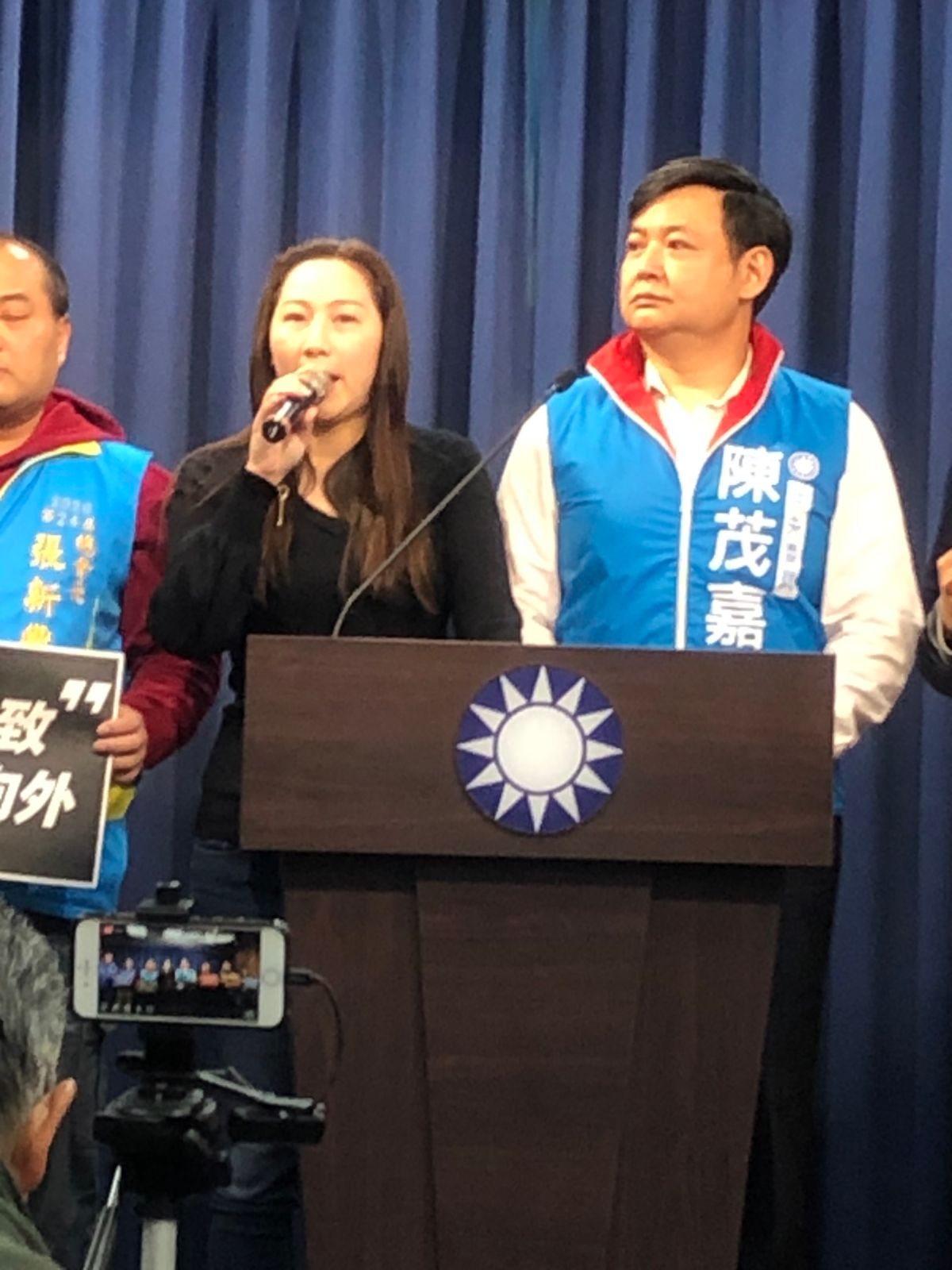 中央委員陳茂嘉酸馬英九還在打選罷法的官司，依照金溥聰對傅崐萁的標準，金也應該請馬解除國民黨籍。 (圖/記者吳承翰攝)