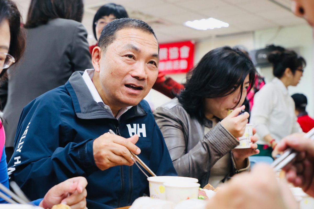 ▲侯友宜祭出六大原則紓困計畫，包含急難救助、放寬貸款期限、行銷活動、協調電商平台等，期盼地方產業和市民生活儘快回到正軌。（圖／新北市府提供）