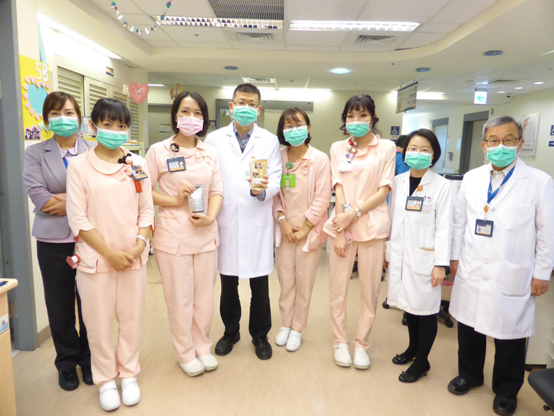 ▲陽明大學附設醫院為體貼院內同仁，特別調製「防疫茶飲包」，提供給醫師、護理師、各醫事及行政等第一線工作同仁。（圖／陽明大學附設醫院提供)