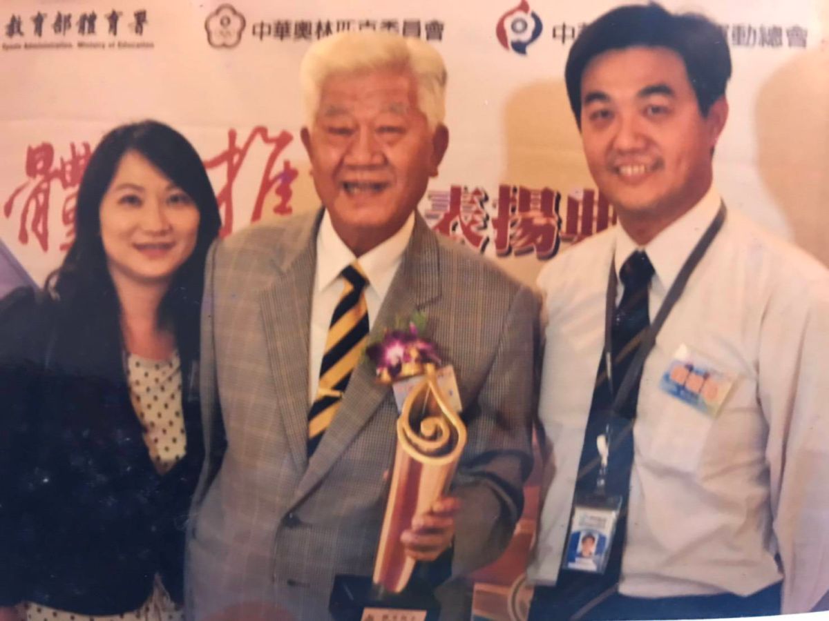 中職球評始祖張昭雄老師（中）過世。（張老師兒子張逸群提供）