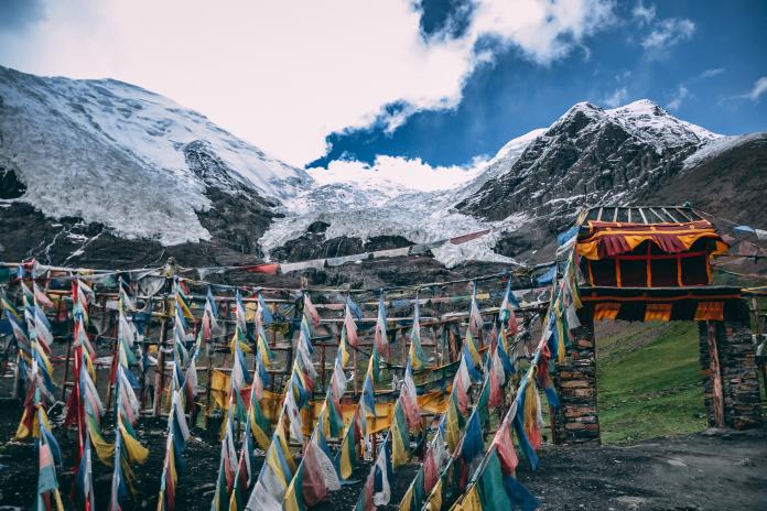 ▲中國大陸西藏自治區為了避免遊客來訪，制定凡入境必須隔離的規定。（示意圖／取自 Unsplash ）