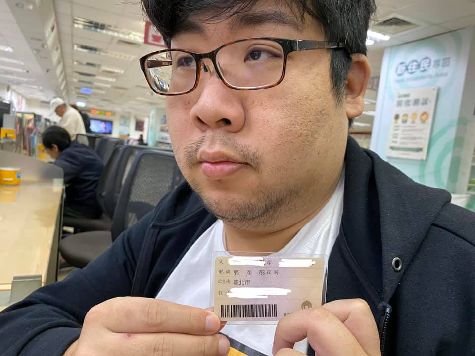 ▲知名實況主國動在臉書公布結婚喜訊。（圖／翻攝自臉書）