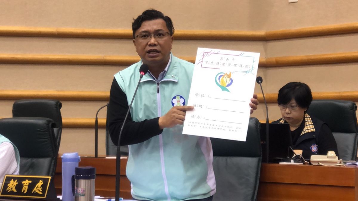 ▲嘉義市政府教育處長林立生提示，全國首創的學生健康管理護照，已發送各校(園)妥善運用。（圖／記者陳惲朋翻攝，2019,02,19)