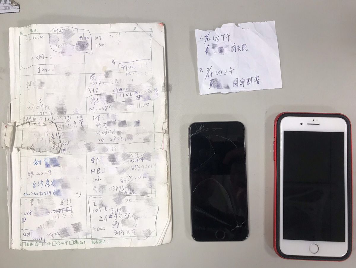 ▲一名保險黃牛勾串醫師，教導客戶於醫師問診時，回答不實內容，藉此詐領高額醫療理賠保險金，數家壽險公司受害，其牽涉的醫療理賠保險金高達上千萬元。(圖由新竹縣警局提供，2020.2.19)