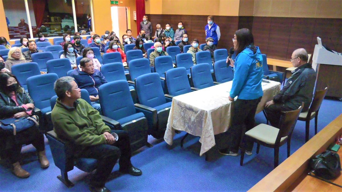 ▲金門國家公園所轄賣店、民宿之經營者，今日在立委陳玉珍的陪同下前往金管處陳請，能否減免租金。（圖／蔡若喬攝, 2020.02.19）