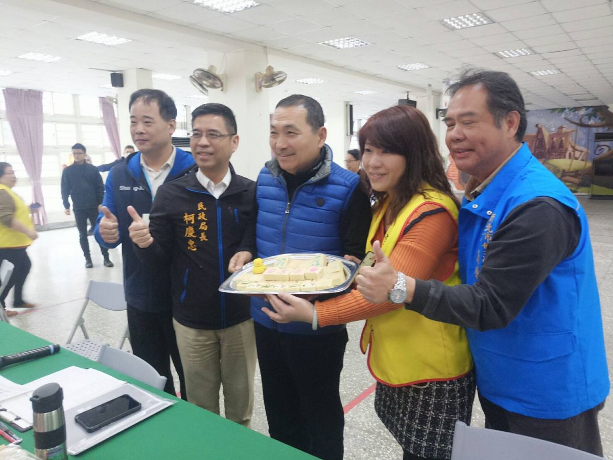 ▲新北市長侯友宜持續傾聽基層心聲，推動行動治理，今（19）日率市府行動團隊前往雙溪、貢寮區，與當地里長進行座談。（圖／新北市民政局提供）