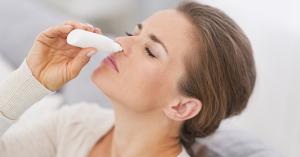 ▲純中藥配方的鼻噴劑「雨鼻爽」不會刺激鼻黏膜，因此噴入鼻腔也不會造成不適，患者在短時間內即可恢復呼吸順暢，吸到新鮮空氣。（圖／ingimage）