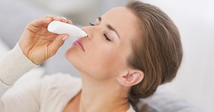 ▲純中藥配方的鼻噴劑「雨鼻爽」不會刺激鼻黏膜，因此噴入鼻腔也不會造成不適，患者在短時間內即可恢復呼吸順暢，吸到新鮮空氣。（圖／ingimage）
