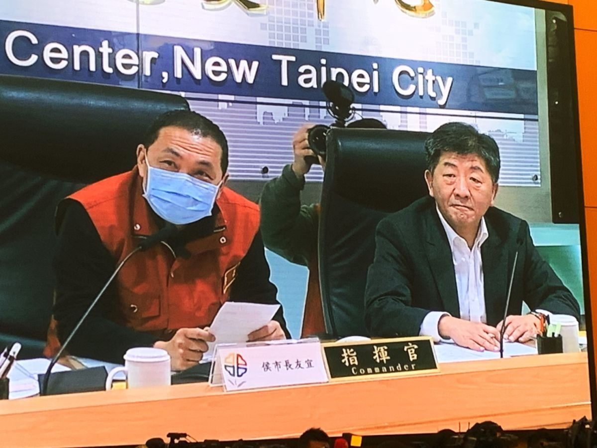 ▲侯友宜在會中當面請示陳時中，建議在新北市境內設立集中檢疫所，把其失聯者集中監管。（圖／記者宋原彰攝，2020.02.20）