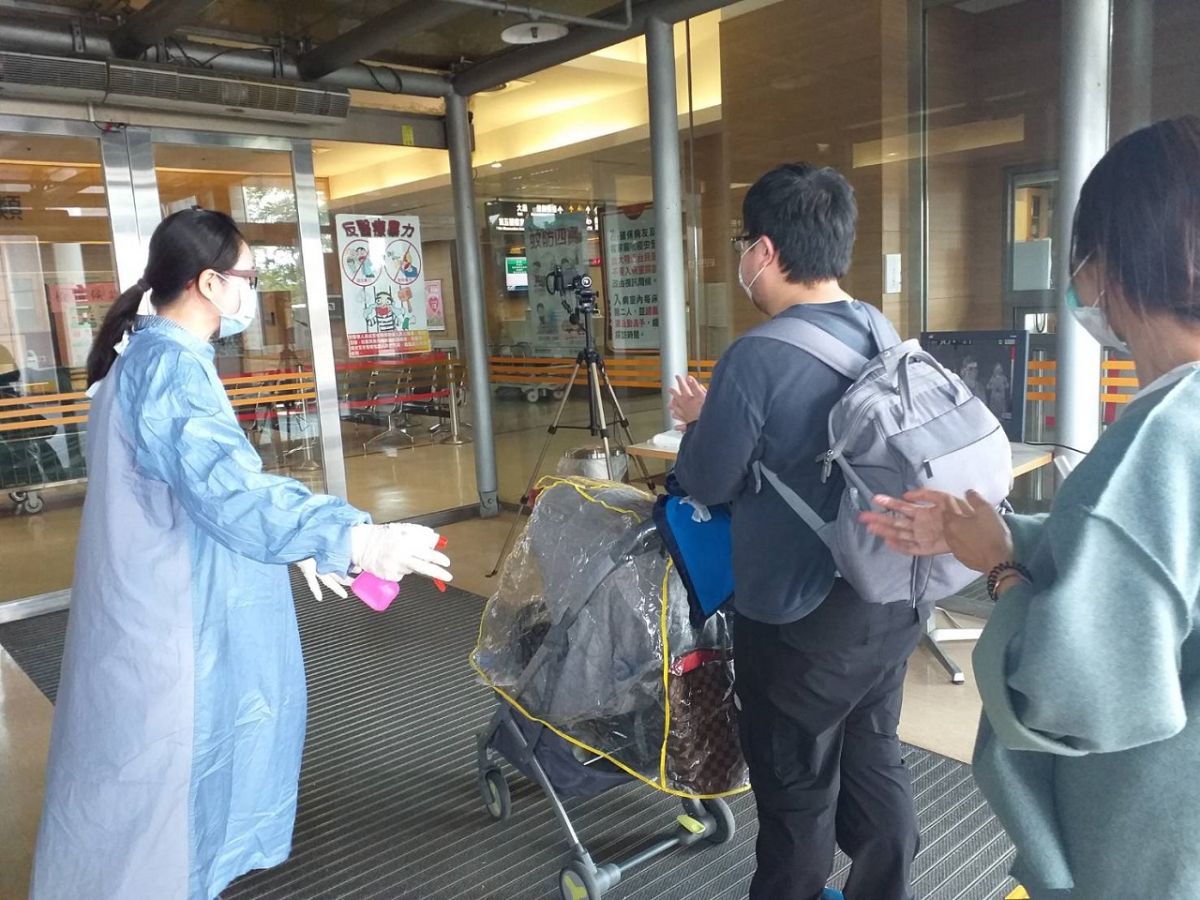 ▲嘉義長庚醫院因應武漢肺炎持續升温，將自明（21）日起嚴格管制民眾入院，並縮短探病時間。（圖／記者陳惲朋翻攝，2019,02,20)