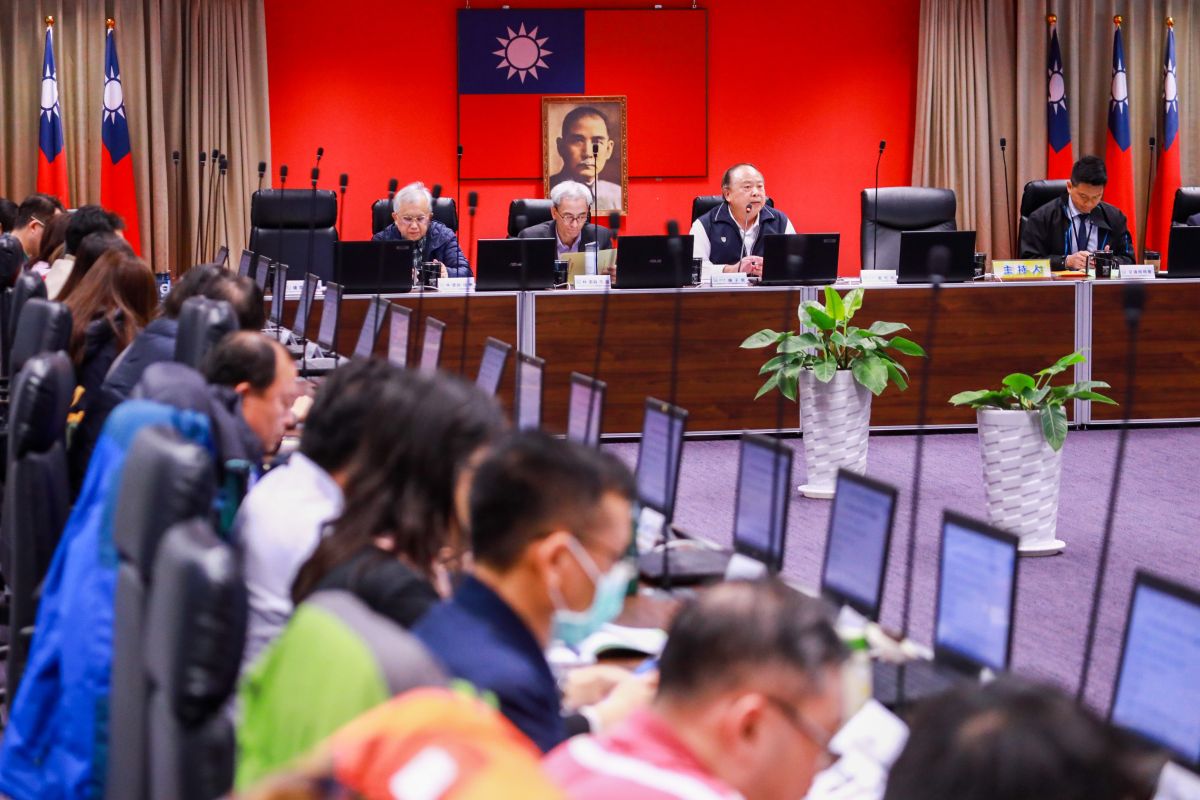 ▲台中市政府召開道安會報，交通局就高肇事地點，運用高肇事路口事故圖進行分析，製成「碰撞構圖」，藉此找出潛在問題並加以改善。(圖／市政府提供2020.2.20)