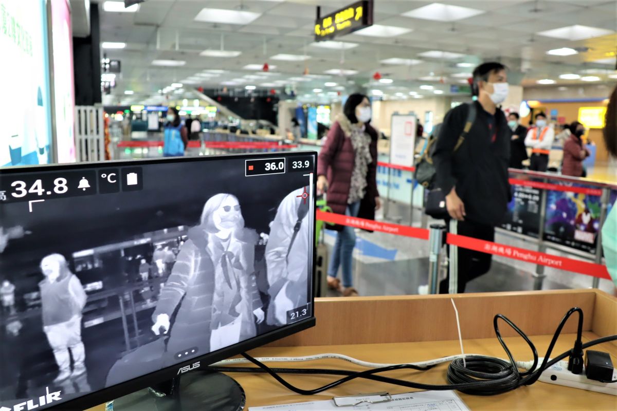 ▲全國每天約有3,000份居家檢疫通知書，中央單位光是鍵打資料、查核就要用掉約2天，再發送到全國各縣市，大多會延遲2、3天。（圖／記者張塵攝，2020.02.20）