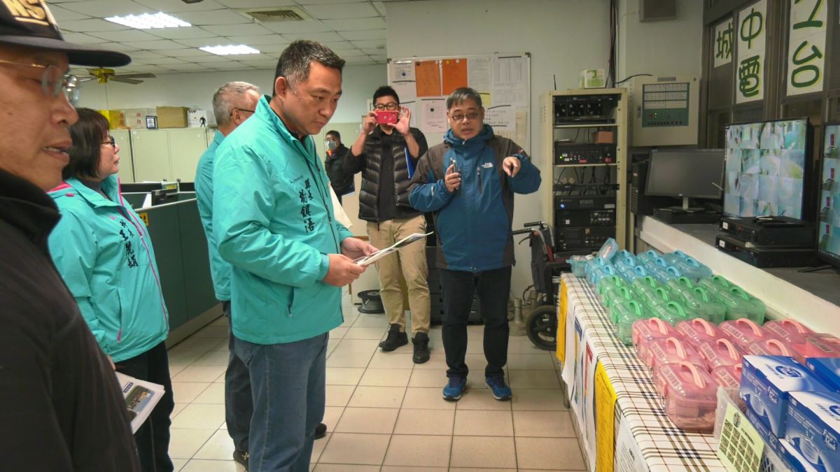 ▲開學在即，金門縣長楊鎮浯前往學校視察防疫準備工作。（圖／蔡若喬攝, 2020.02.21）