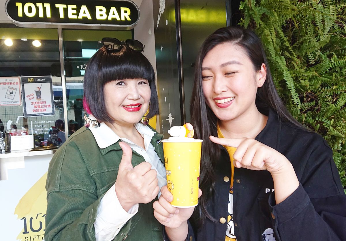 ▲大百合與180公分的女兒出席活動。（圖／1011 SIP Tea提供）