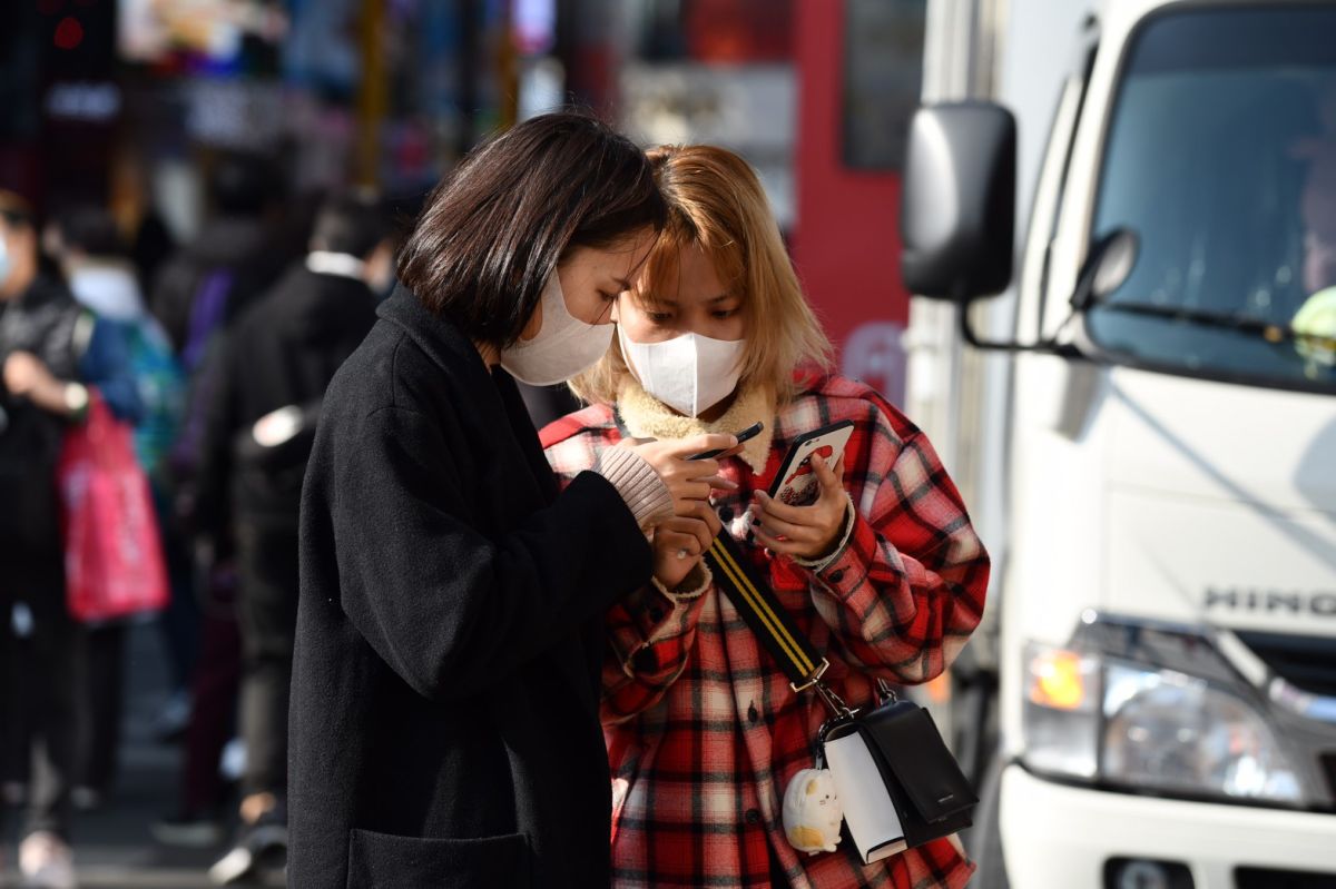 ▲武漢肺炎疫情延燒，許多人擔憂社區感染，出門都會戴口罩。（示意圖／NOWnews攝影中心）