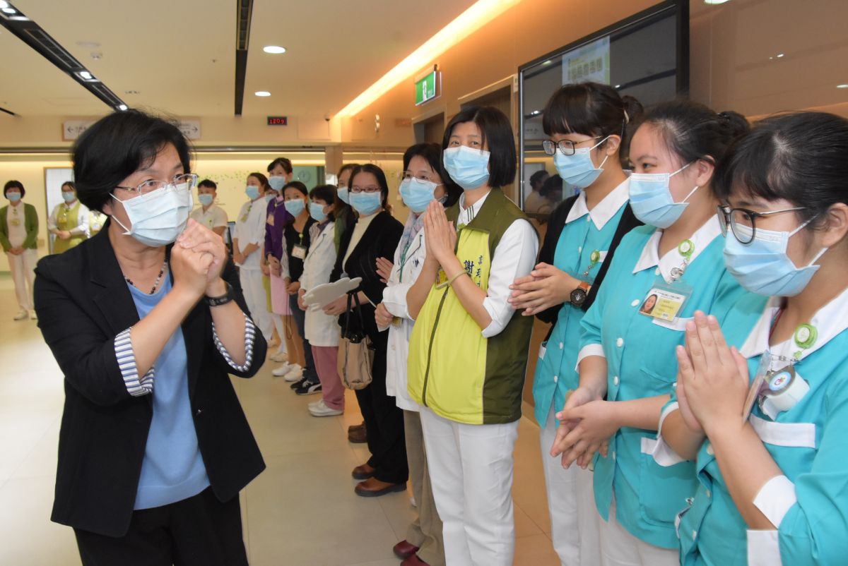 ▲彰化縣長王惠美到彰化秀傳醫院巡視並感謝醫護人員防疫作為。（圖／記者陳雅芳攝，2020.02.21）