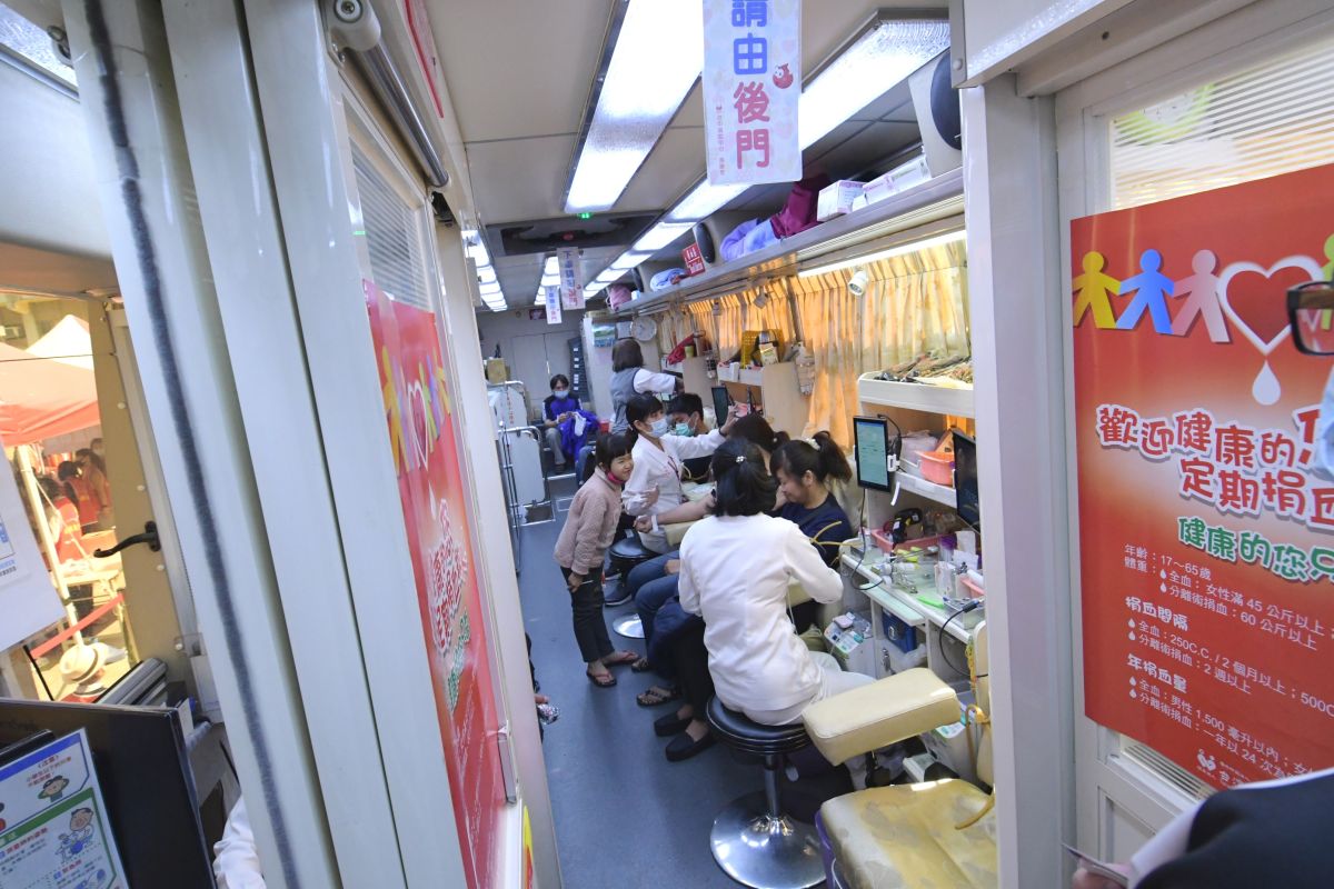 ▲福興東區扶輪社舉辦捐血活動，吸引民眾挽袖熱情響應。（圖／記者陳雅芳攝，2020.02.23）