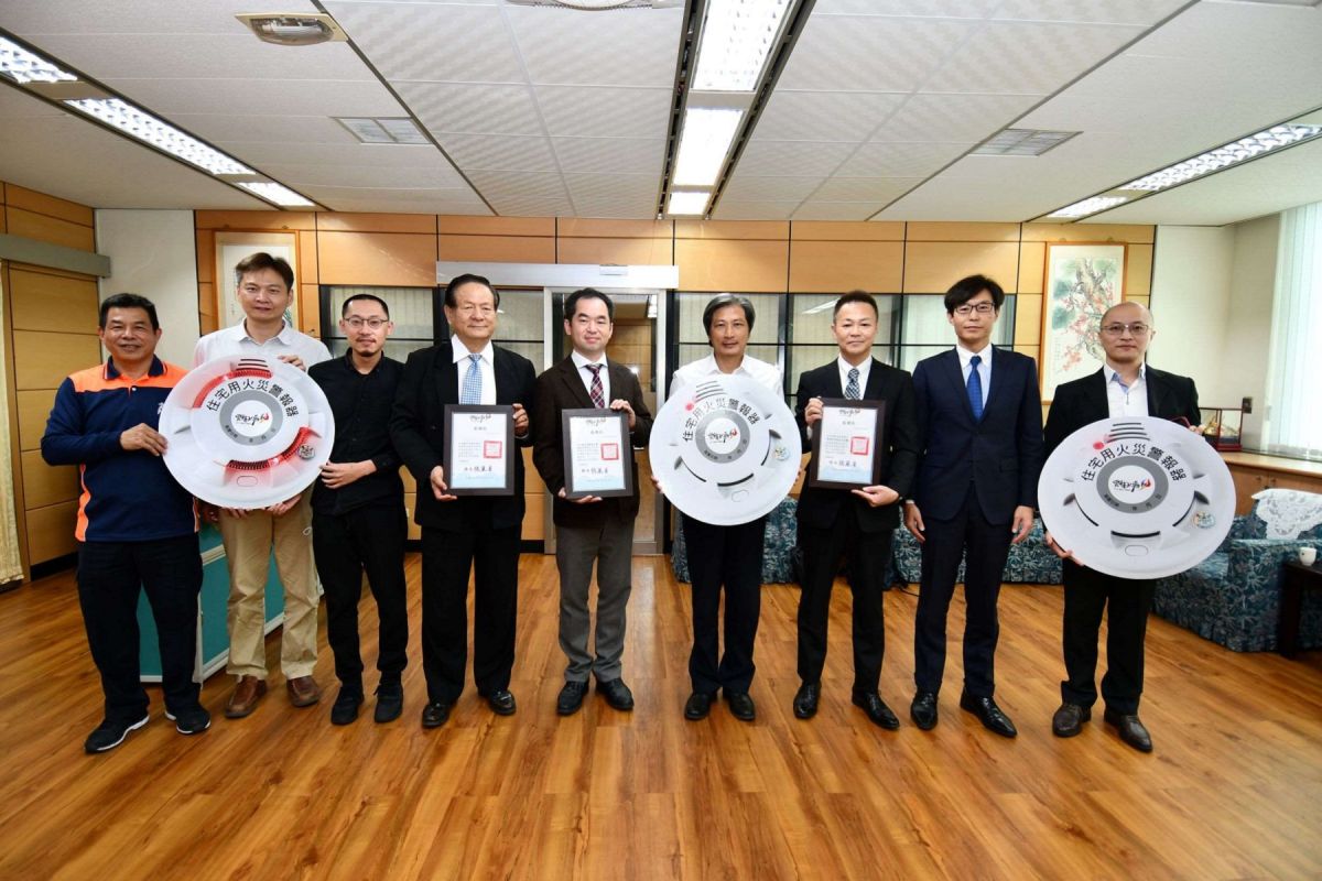 ▲日商大和房屋工業台灣分公司、雅托普羅德克實業股份有限公司及國介企業有限公司聯合捐贈雲林縣消防局1000只住宅用火災警報器。（圖／記者洪佳伶攝,2020.02.24）