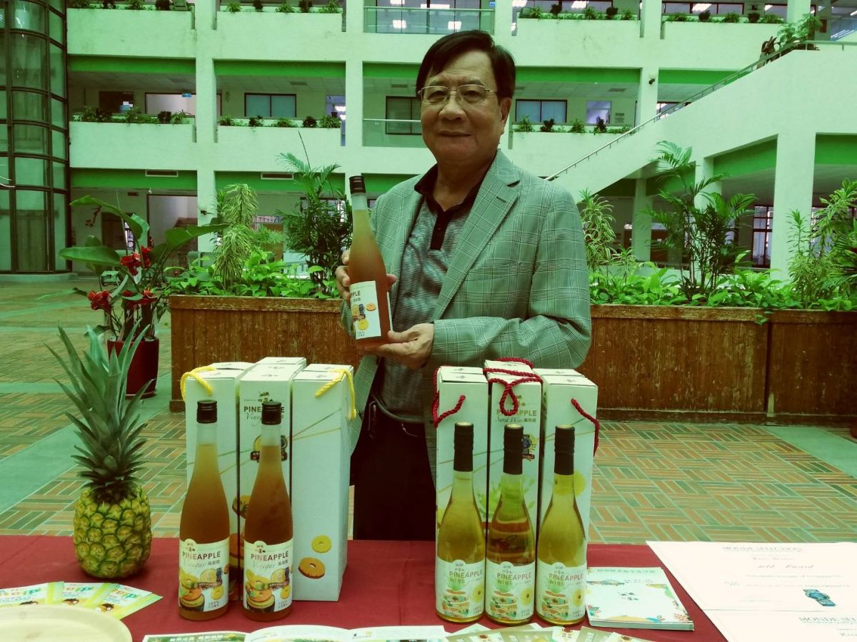 ▲鳳梨藥師達人劉家發分享鳳梨食療保健。（圖/記者邱嘉琪攝，資料照片）