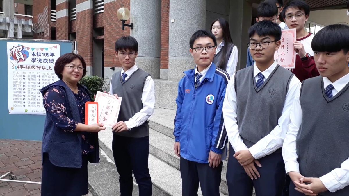 ▲109年大學學測成績放榜，溪湖高中數理實驗班洪煥益4科考出60級分滿分，獲頒5萬元獎學金。（圖／記者陳雅芳攝，2020.02.24）